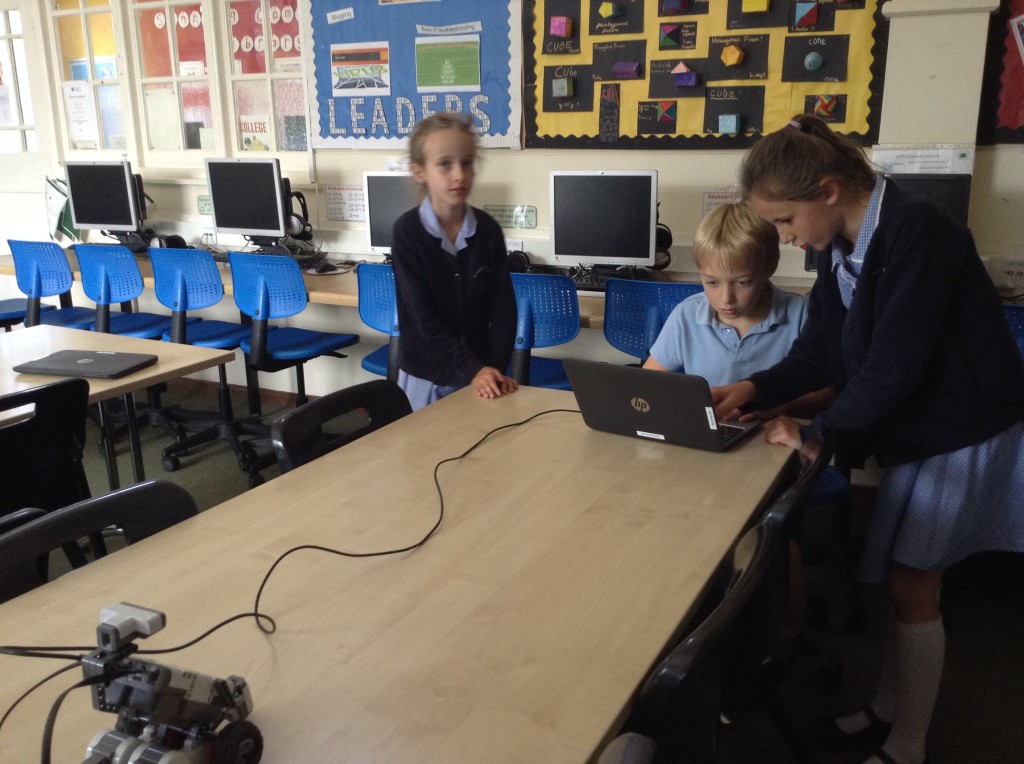 SCPS | Digital leader practice their coding